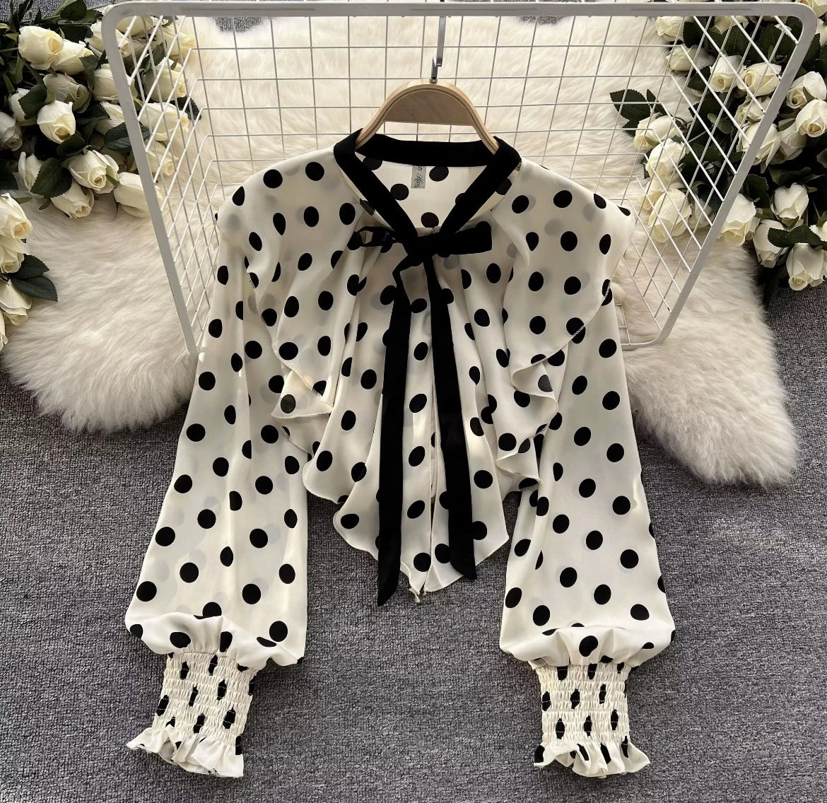 Dot poise Off-shoulder blouse