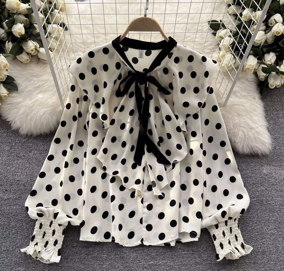 Dot poise Off-shoulder blouse