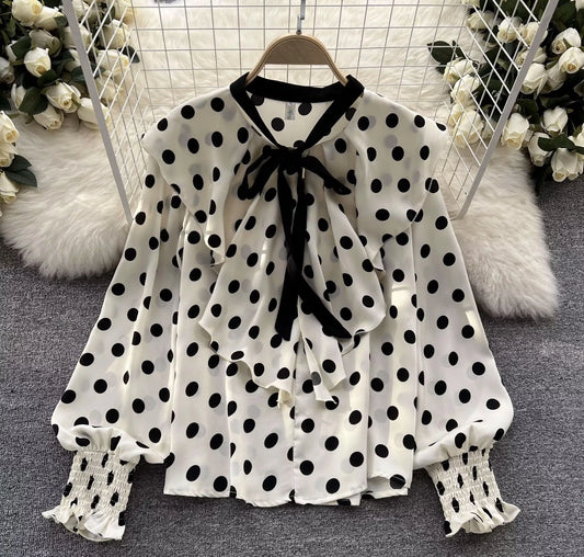 Dot poise Off-shoulder blouse